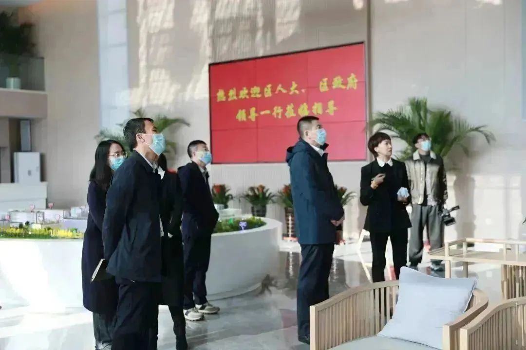 龍港區(qū)人大、區(qū)政府領(lǐng)導(dǎo)一行視察調(diào)研龍港國際醫(yī)療健康產(chǎn)業(yè)園(圖17)